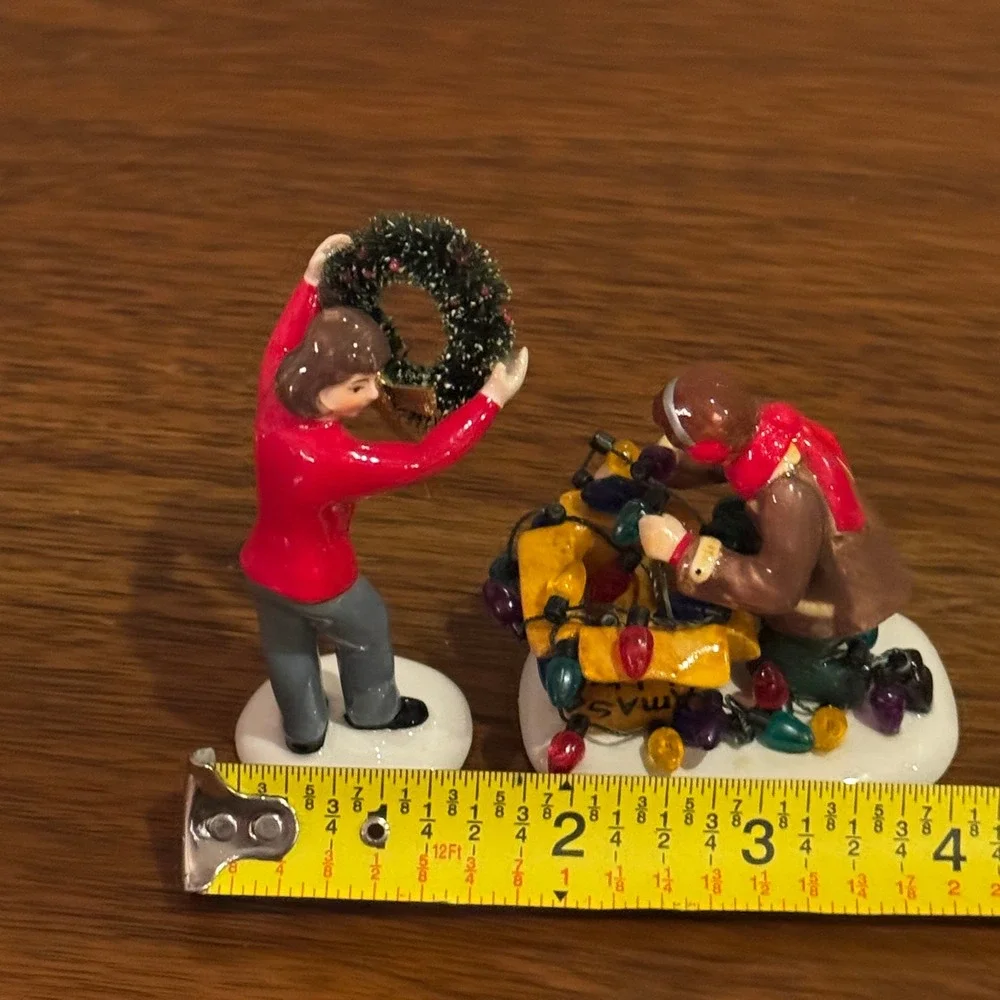 Department 56 More Decorations? Snow Village Figurine Dept 56 in Box 55231